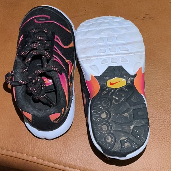 Nike Kids Sneakers in Black, Pink and orange - Picture 3 of 4